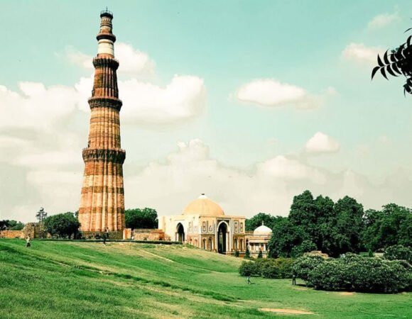 2 Days Delhi City and Agra Taj Mahal Tour by Car